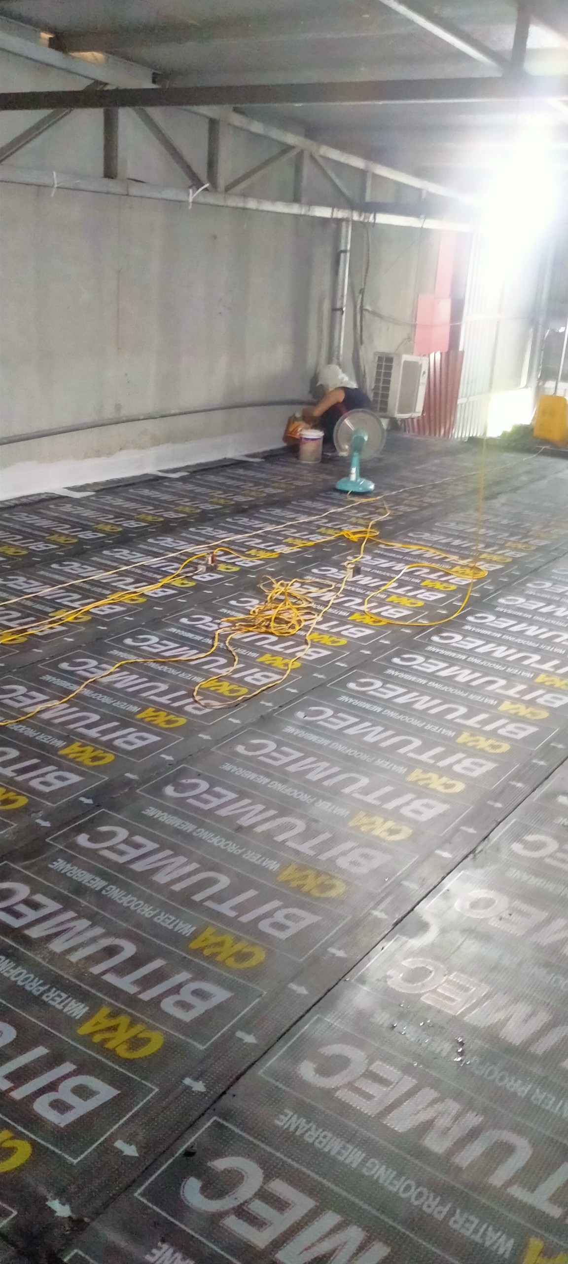 Quy Trình Chống Thấm Sàn Mái Bằng Màng Khò Nóng